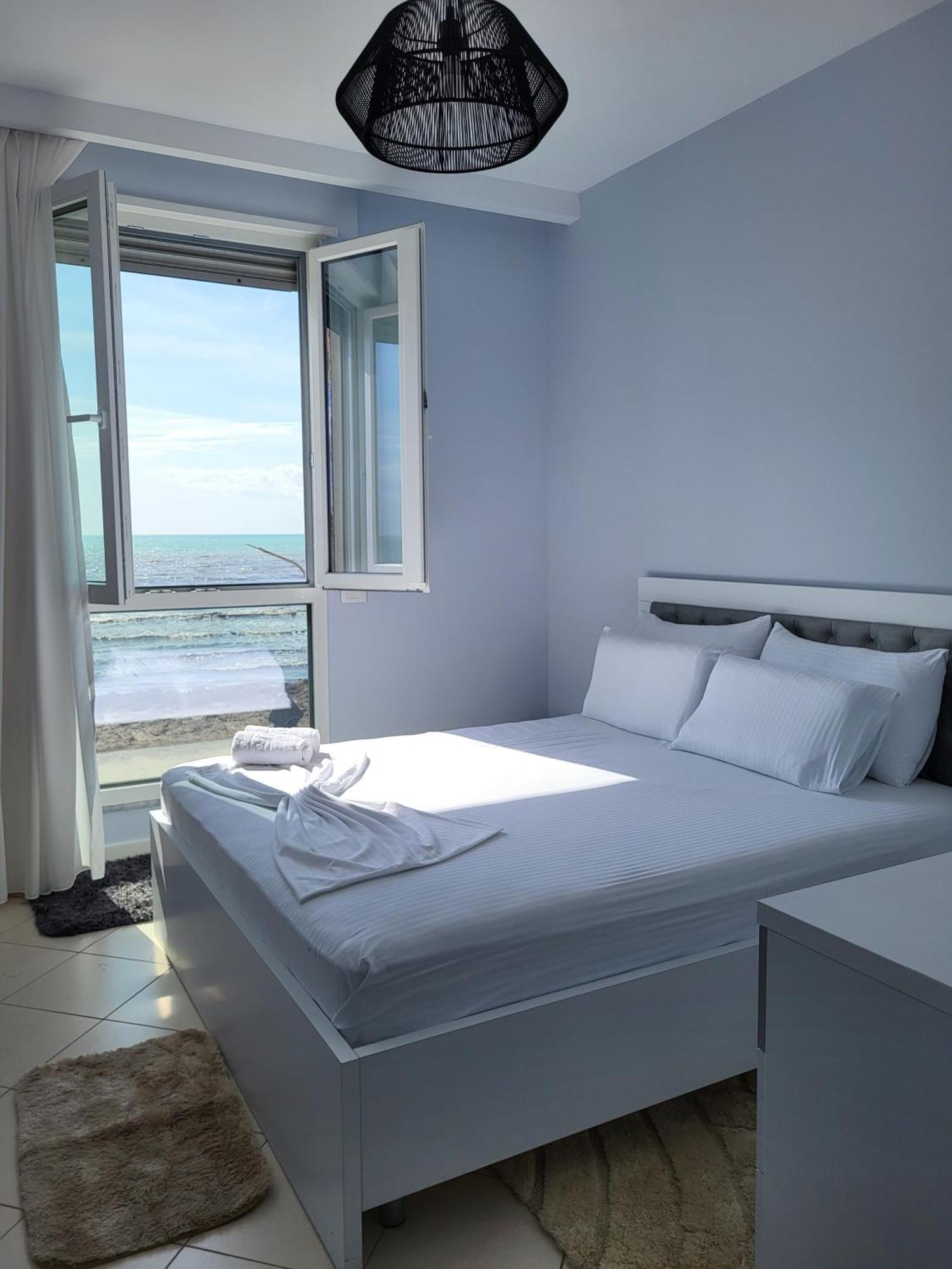 Alex'S Apartment 2 Durrës Buitenkant foto