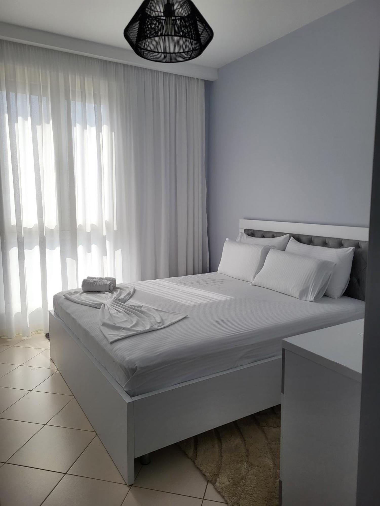 Alex'S Apartment 2 Durrës Buitenkant foto